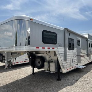 4 horse trailer living quarters
