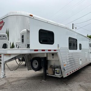 3 horse trailers living quarters